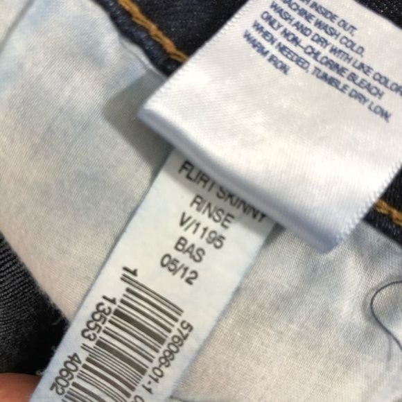 Old Navy The Flirt Skinny Jeans - Size 6 - Picture 5 of 8